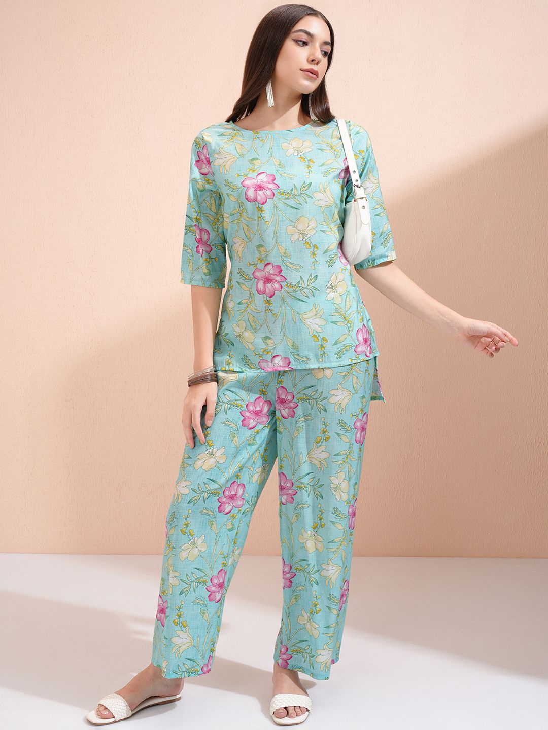 

Vishudh Sea Green & Pink Floral Printed Boat Neck Top With Trousers