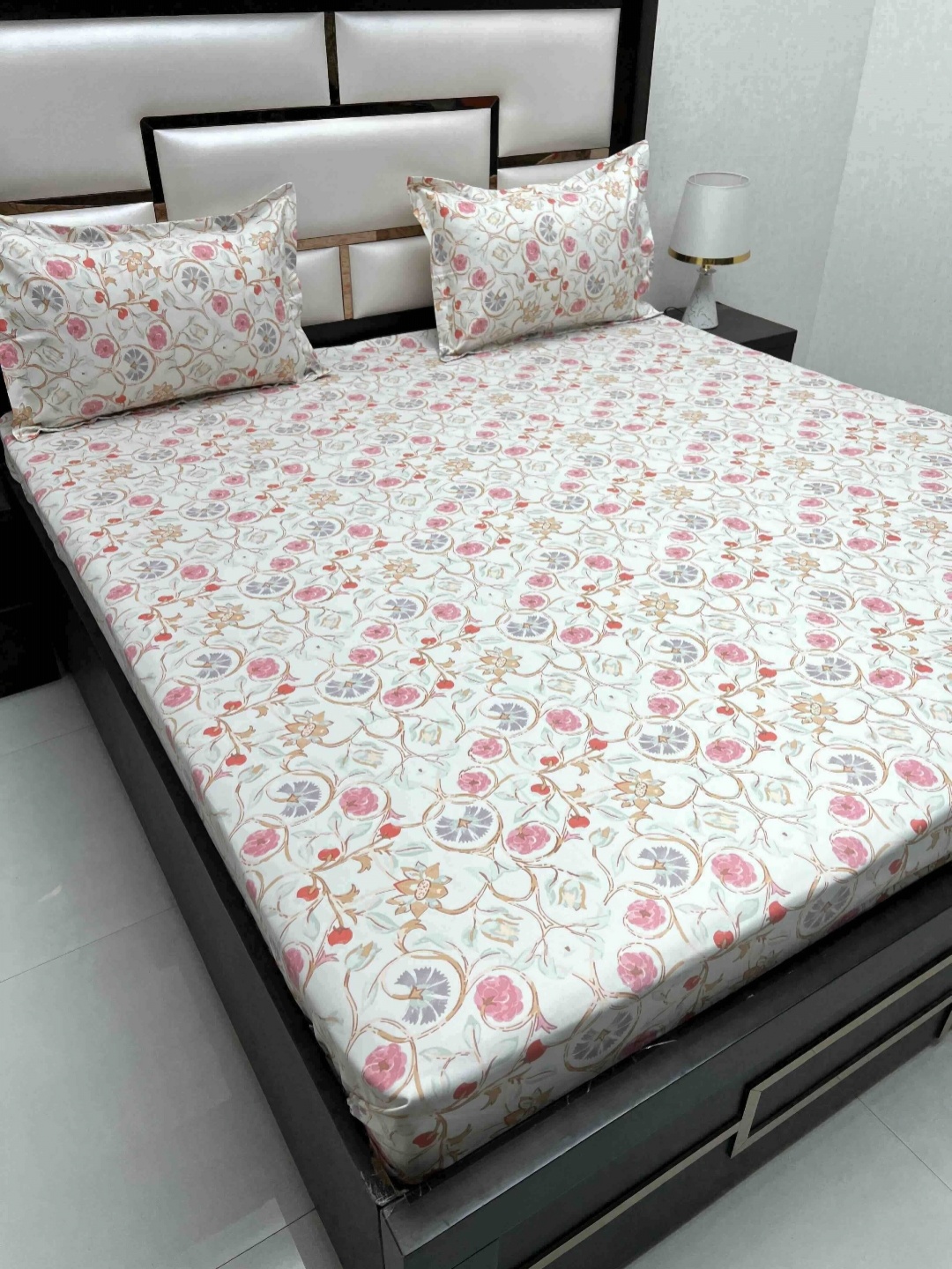 

Pure Decor Queen Size Double Bedsheet With 2 Pillow Covers 2.28m X 2.54m, White