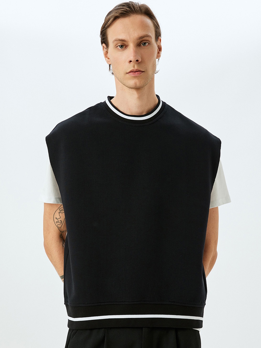 

Koton Round Neck Sleeveless Cotton Sweaters, Black