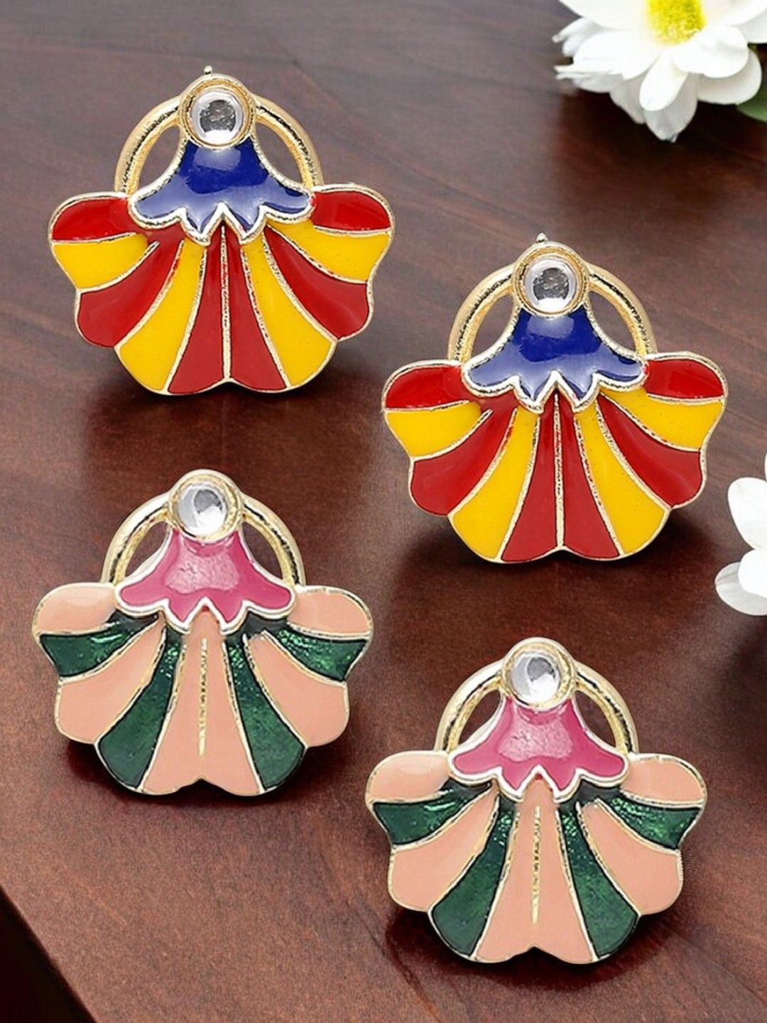 

OOMPH Set Of 2 Meenakari Floral Kundan Studded & Beaded Enamel Studs, Gold