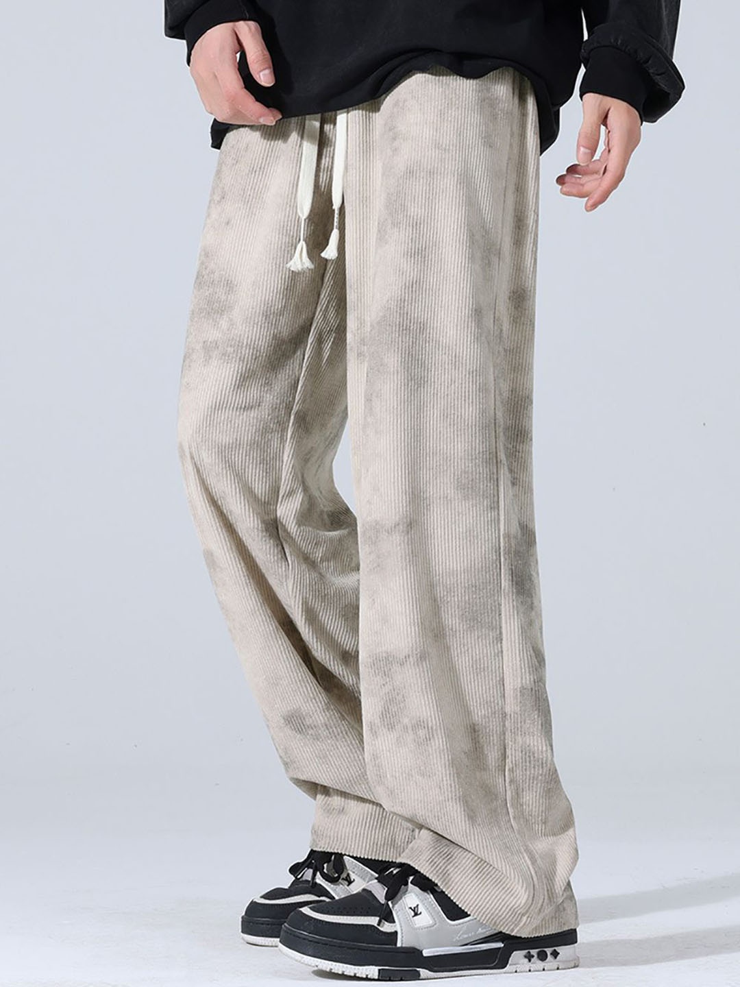 

StyleCast x Revolte Men Loose Fit Trousers, Beige