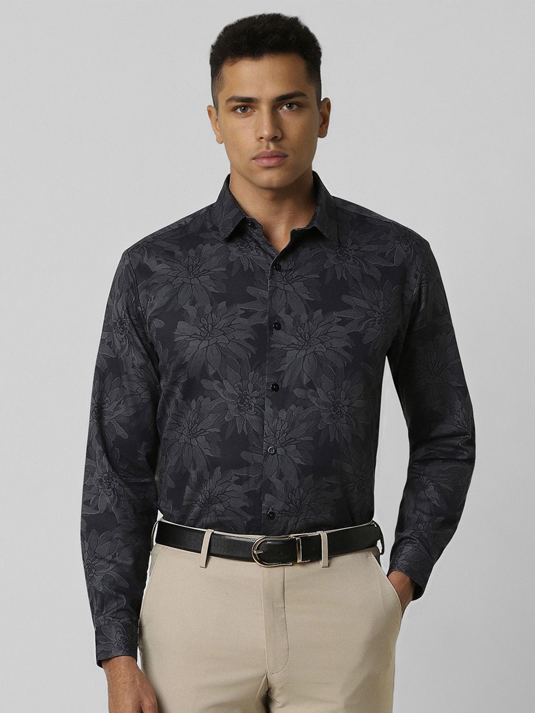 

V Dot Men Slim Fit Floral Opaque Printed Party Shirt, Black