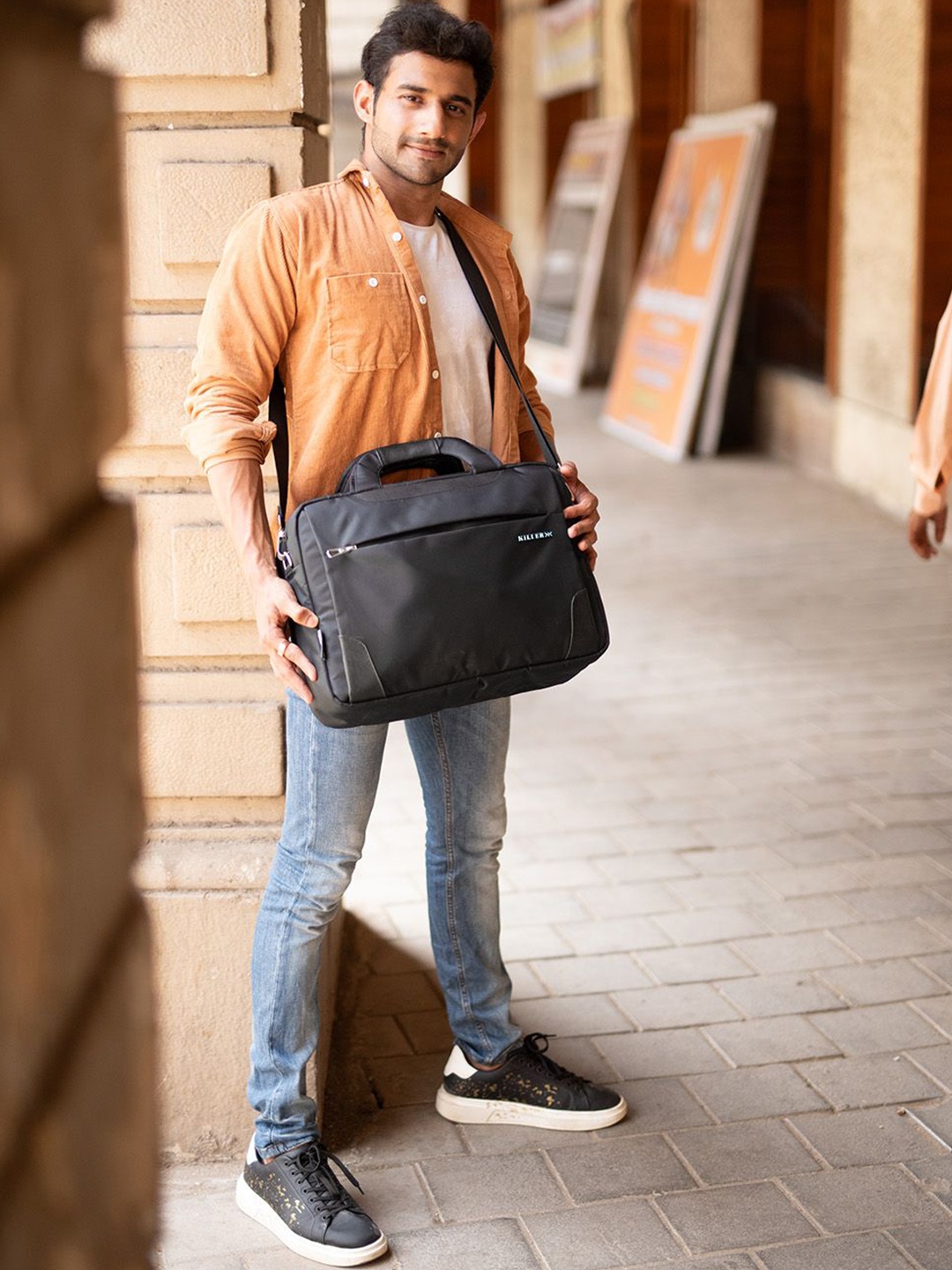 

Killer Unisex Messenger Bag, Black