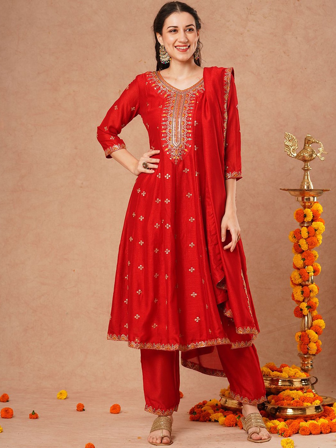 

FASHOR Floral Embroidered Panelled Sequinned Kurta with Trouser & Dupatta, Red