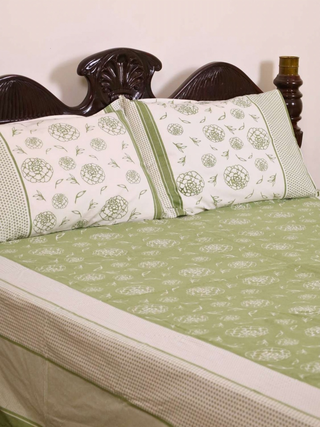 

Peepul Tree Green & White Floral Pure Cotton 300 TC Double King Bedsheet Set-2.74mx2.74m