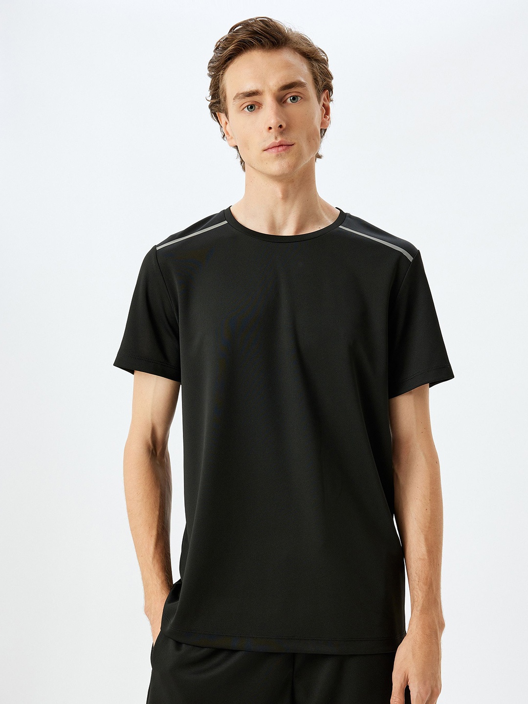 

Koton Men Solid Round Neck T-shirt, Black