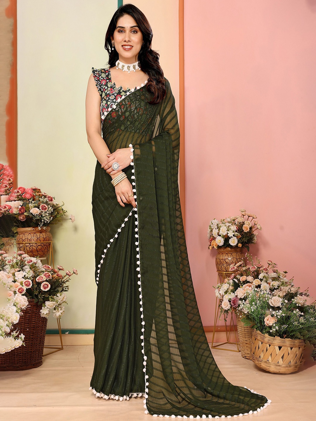 

CATCHY FOREVER Striped Poly Georgette Saree, Green