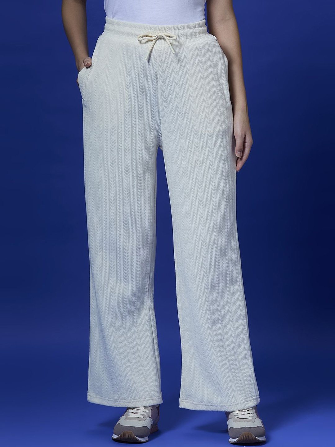 

Pepe Jeans Women Mid-Rise Loose Fit Trousers, White