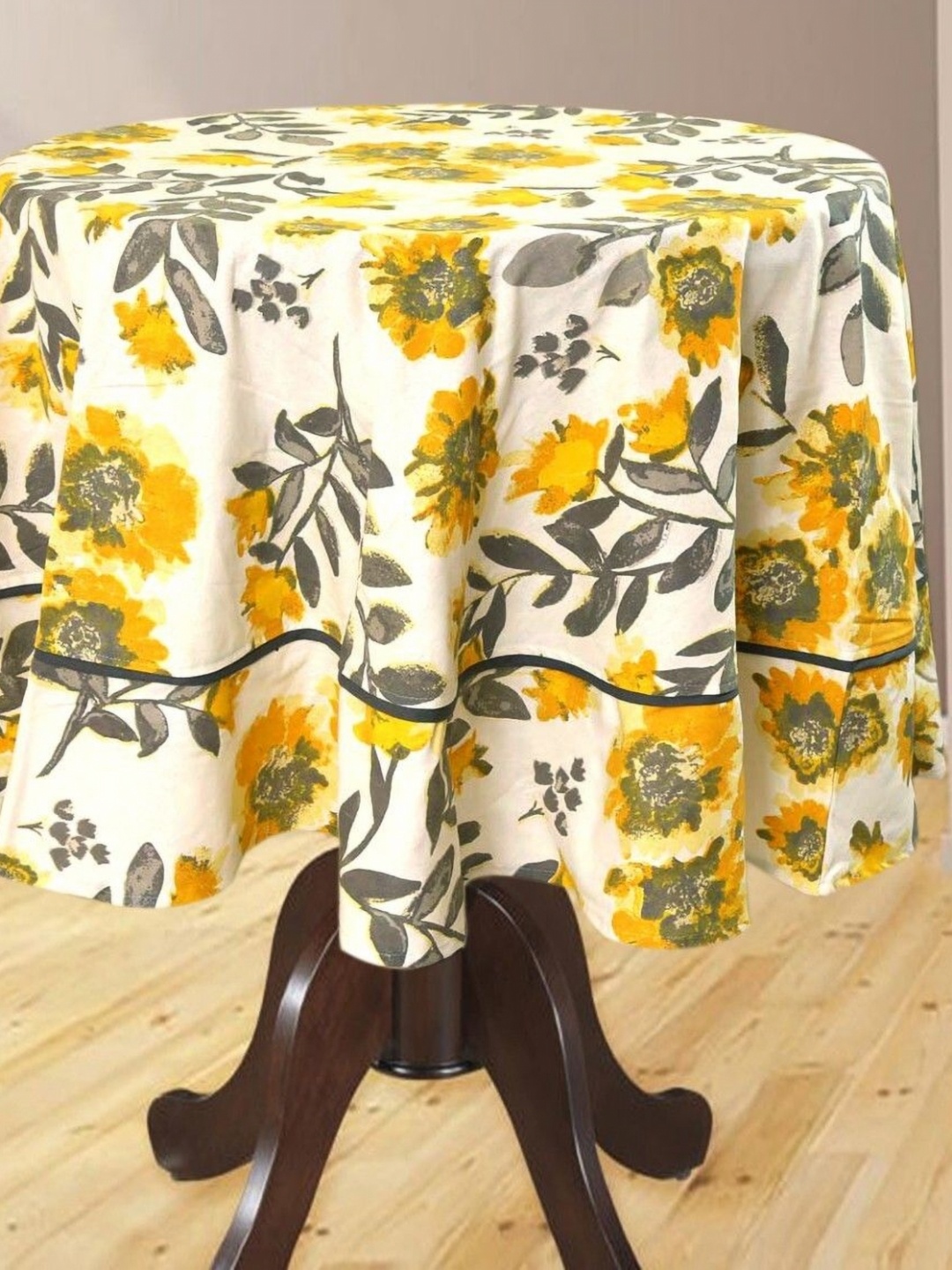 

BILBERRY Furnishing by preeti grover White Floral Cotton Round 6-Seater Table Cover