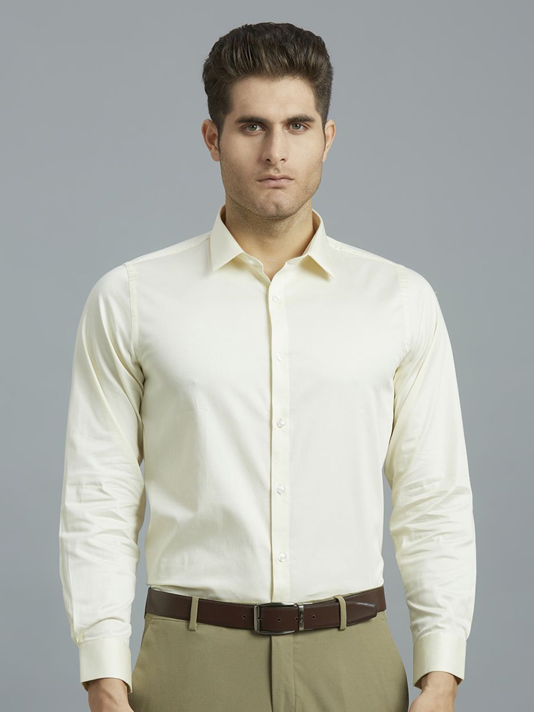 

Reid & Taylor Men Slim Fit Opaque Formal Shirt, Cream