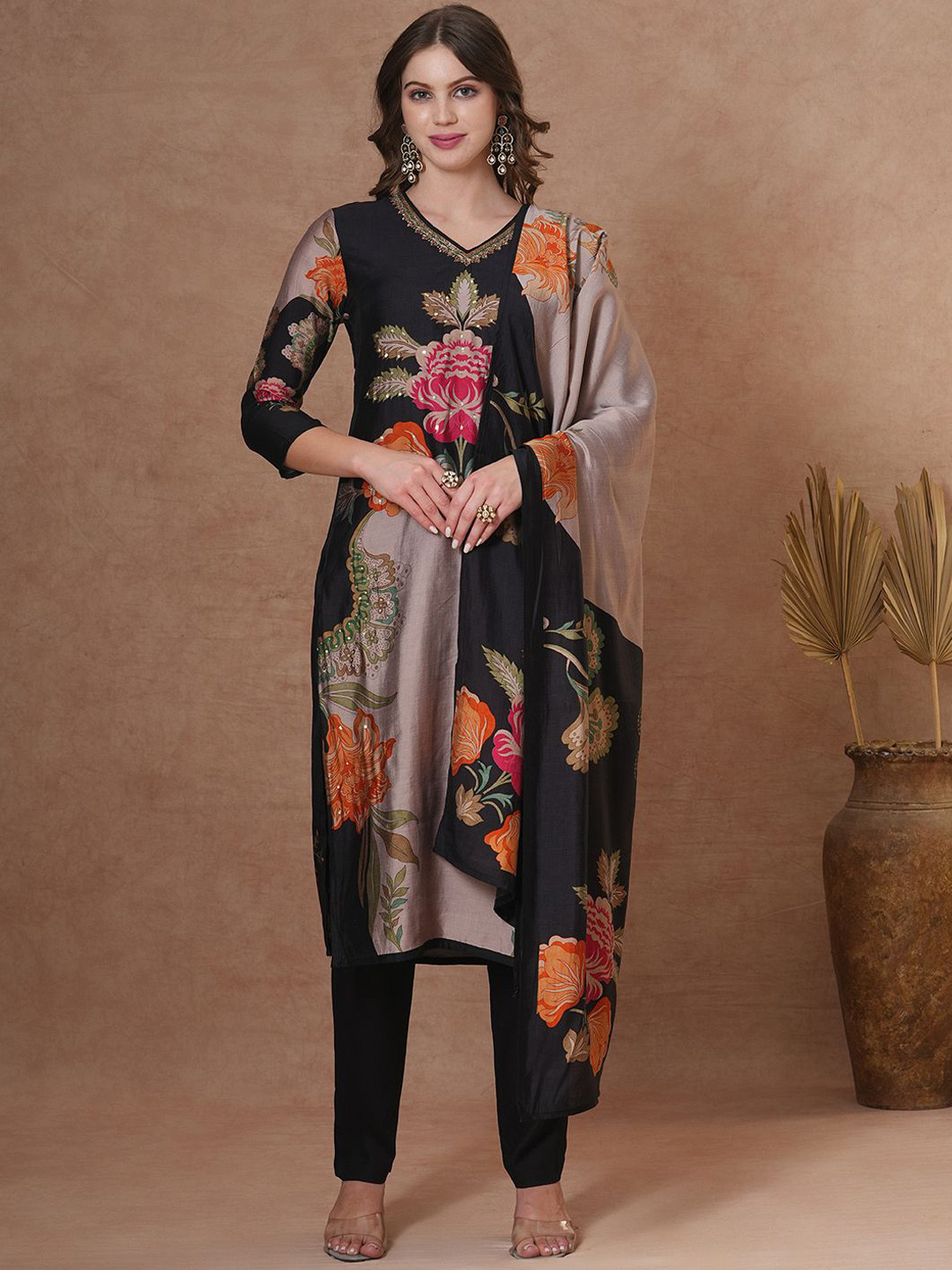 

FASHOR Floral Embroidered Beads and Stones Kurta with Trouser & Dupatta, Black