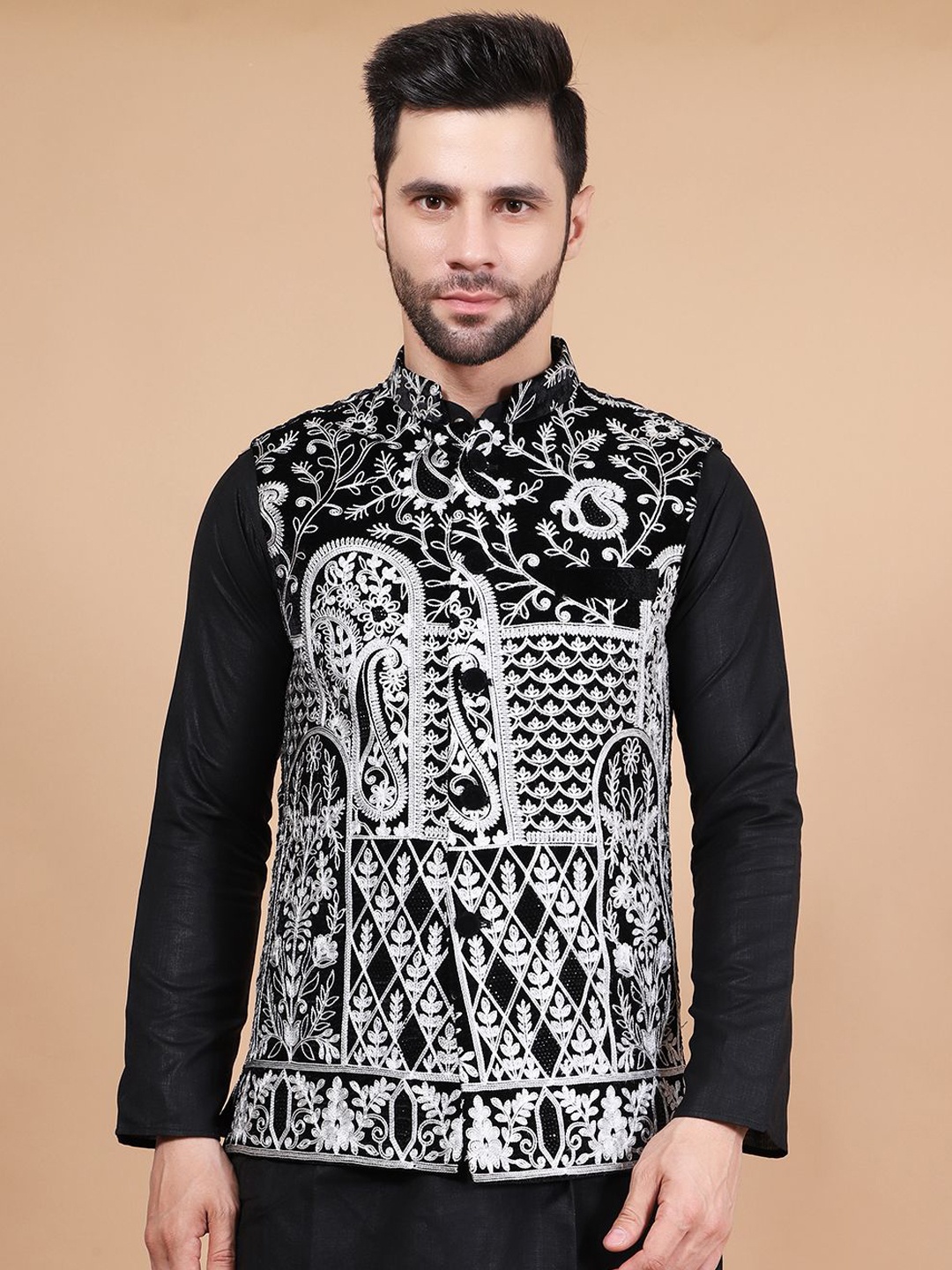 

Wintage Mandarin Collar Velvet Straight Kurta with Pyjamas & Embroidered Nehru Jacket, Black