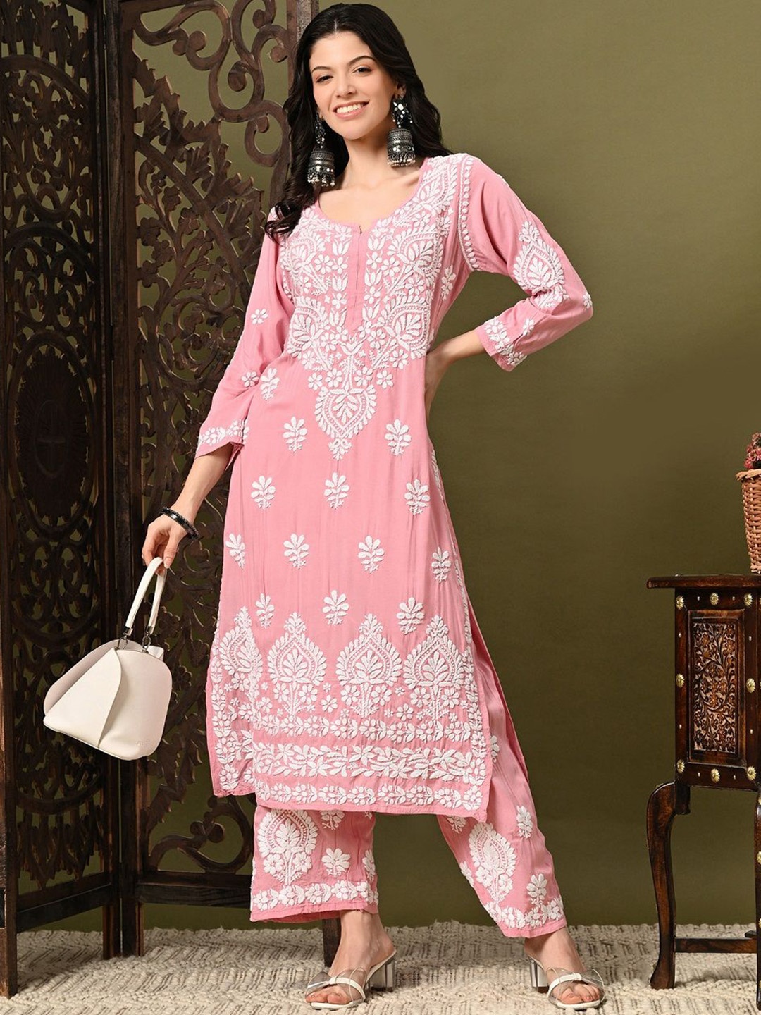 

Syrish Floral Embroidered Round Neck Regular Straight Kurta With Palazzo, Pink