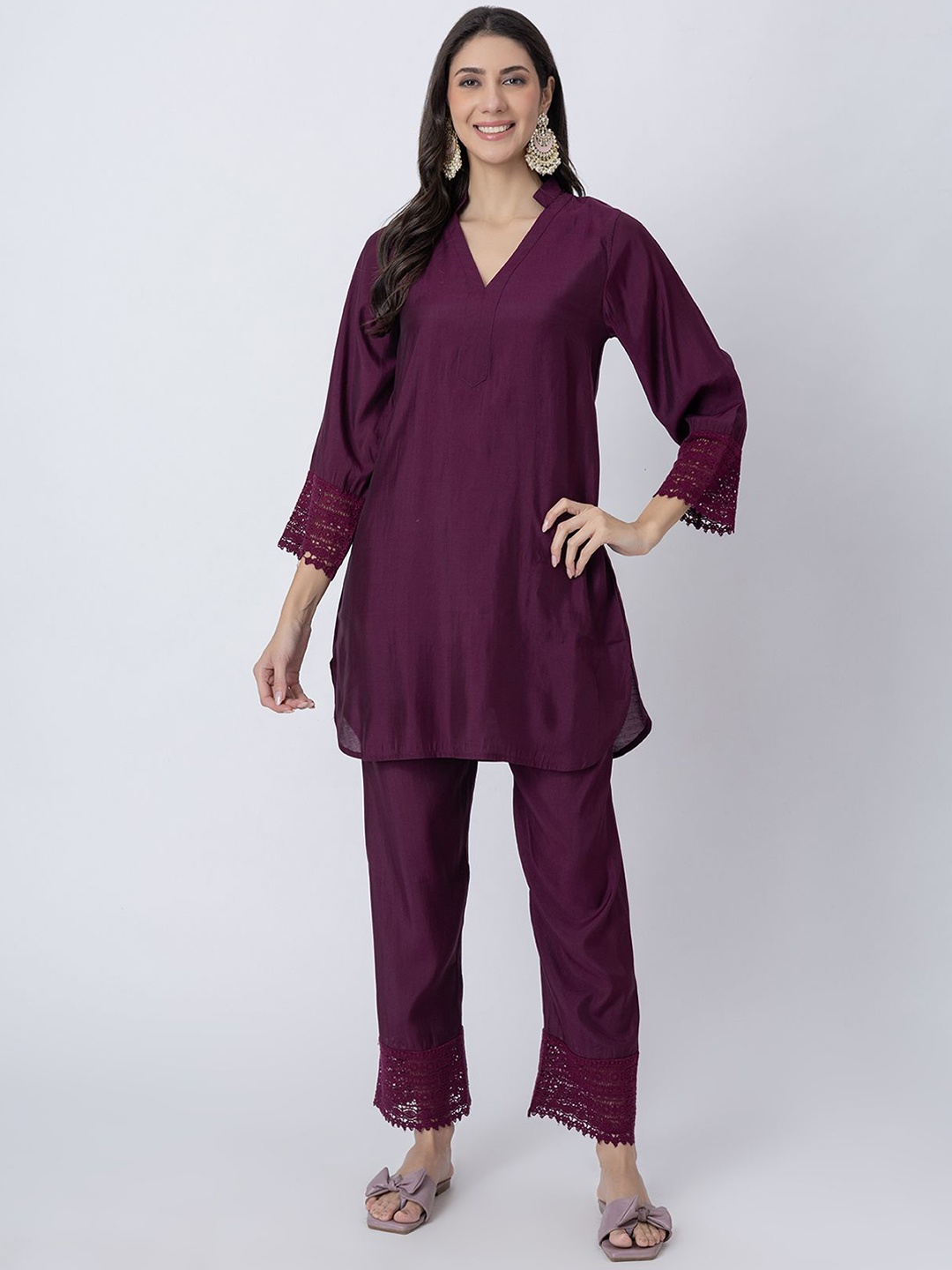 

Moomaya Mandarin Collar Straight Kurta with Trousers, Purple