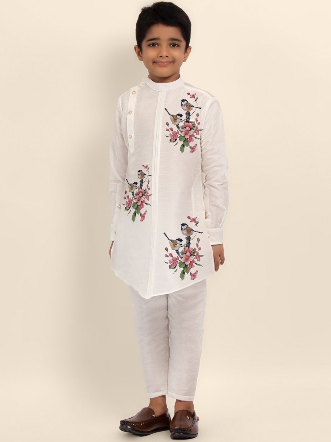 

DEVOILER Boys Ethnic Motifs Printed Mandarin Collar Dupion Silk Straight Kurta & Trousers, White