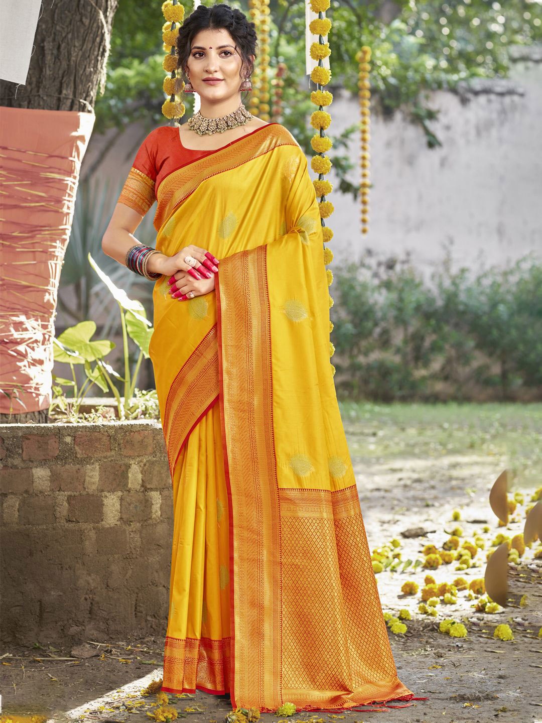 

SANGAM PRINTS Ethnic Motifs Woven Design Zari Tussar Saree, Yellow