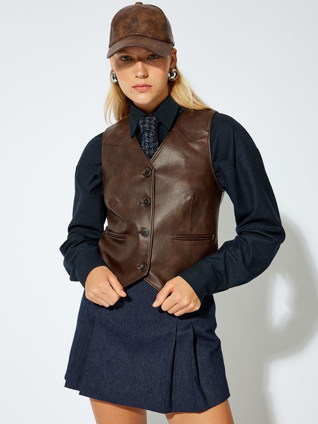 

Koton Sleeveless Waistcoat With Button Closure, Brown
