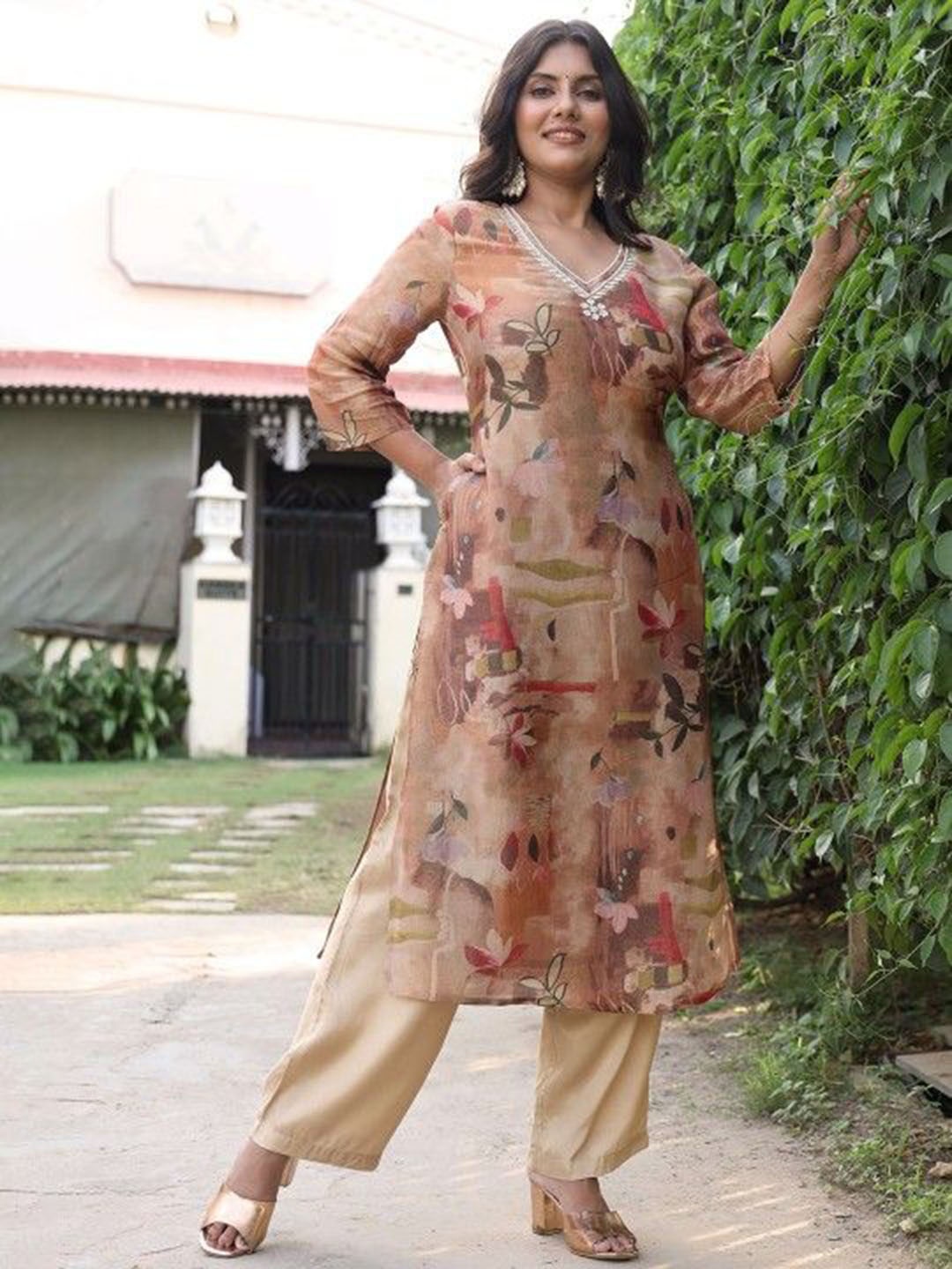 

Chandbaali Floral Printed Beads and Stones Tissue Straight Kurta With Salwar & Dupatta, Brown