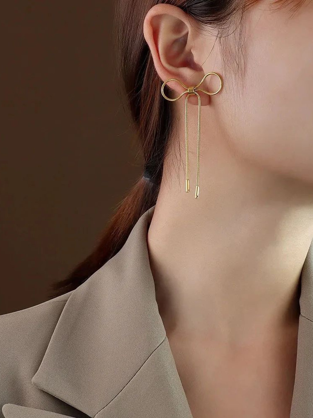 

DressBerry Contemporary Drop Earrings, Gold