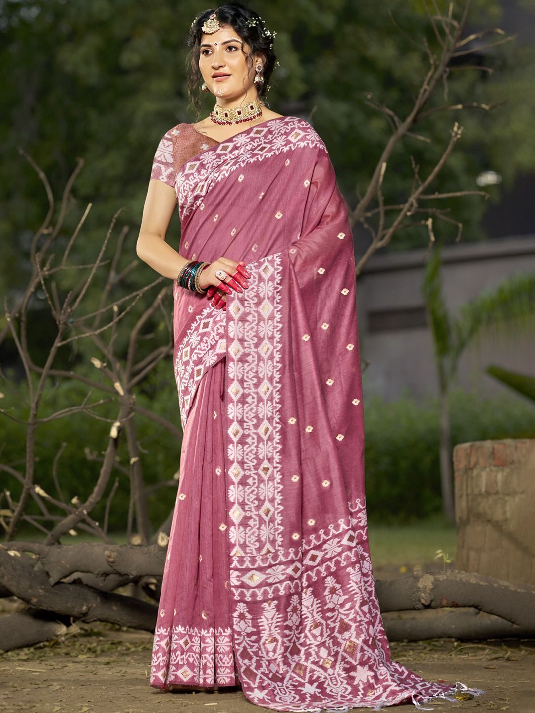 

SANGAM PRINTS Woven Design Zari Handloom Tussar Saree, Pink