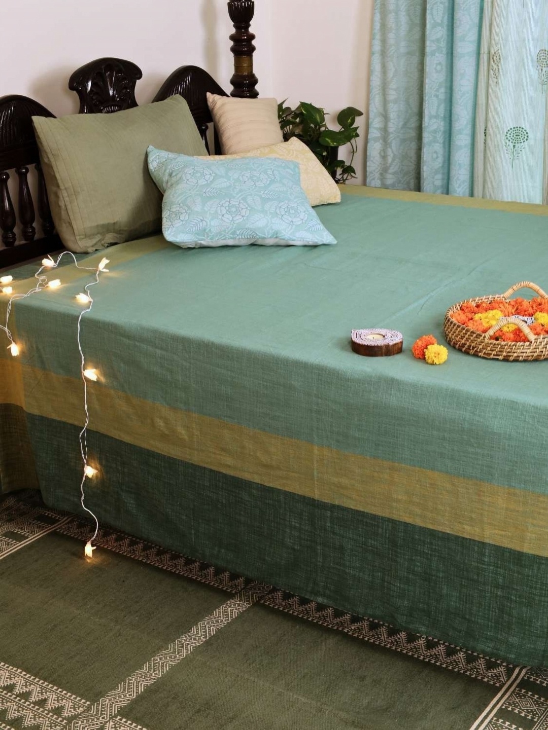 

Peepul Tree Teal Green & Yellow Solid Pure Cotton Double Bed Cover