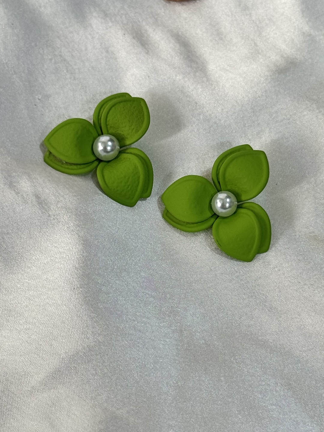 

The Jewellery Tale Earrings, Green