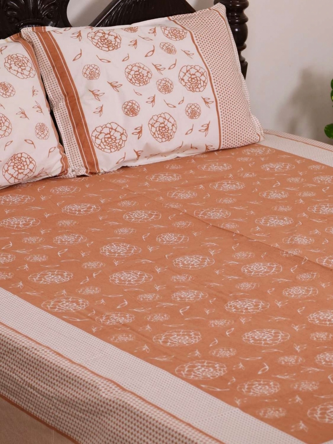

Peepul Tree Rust & Pink Floral 300 TC King Bedsheet with 2 Pillow Covers