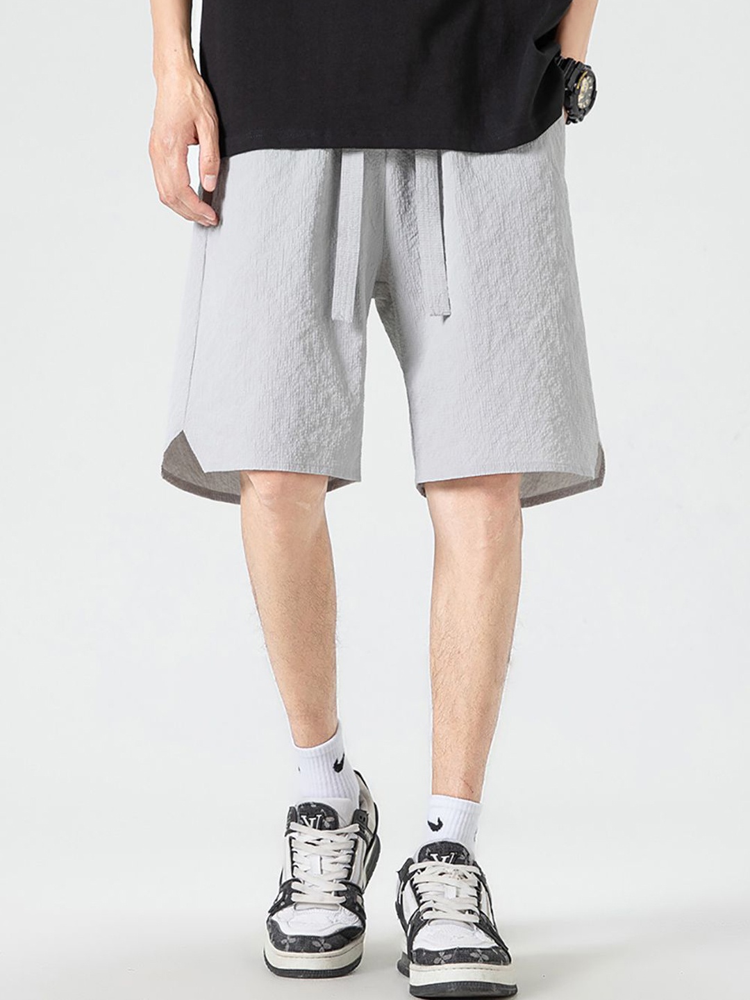 

StyleCast x Revolte Men Mid-Rise Loose Fit Rapid-Dry Shorts, Grey