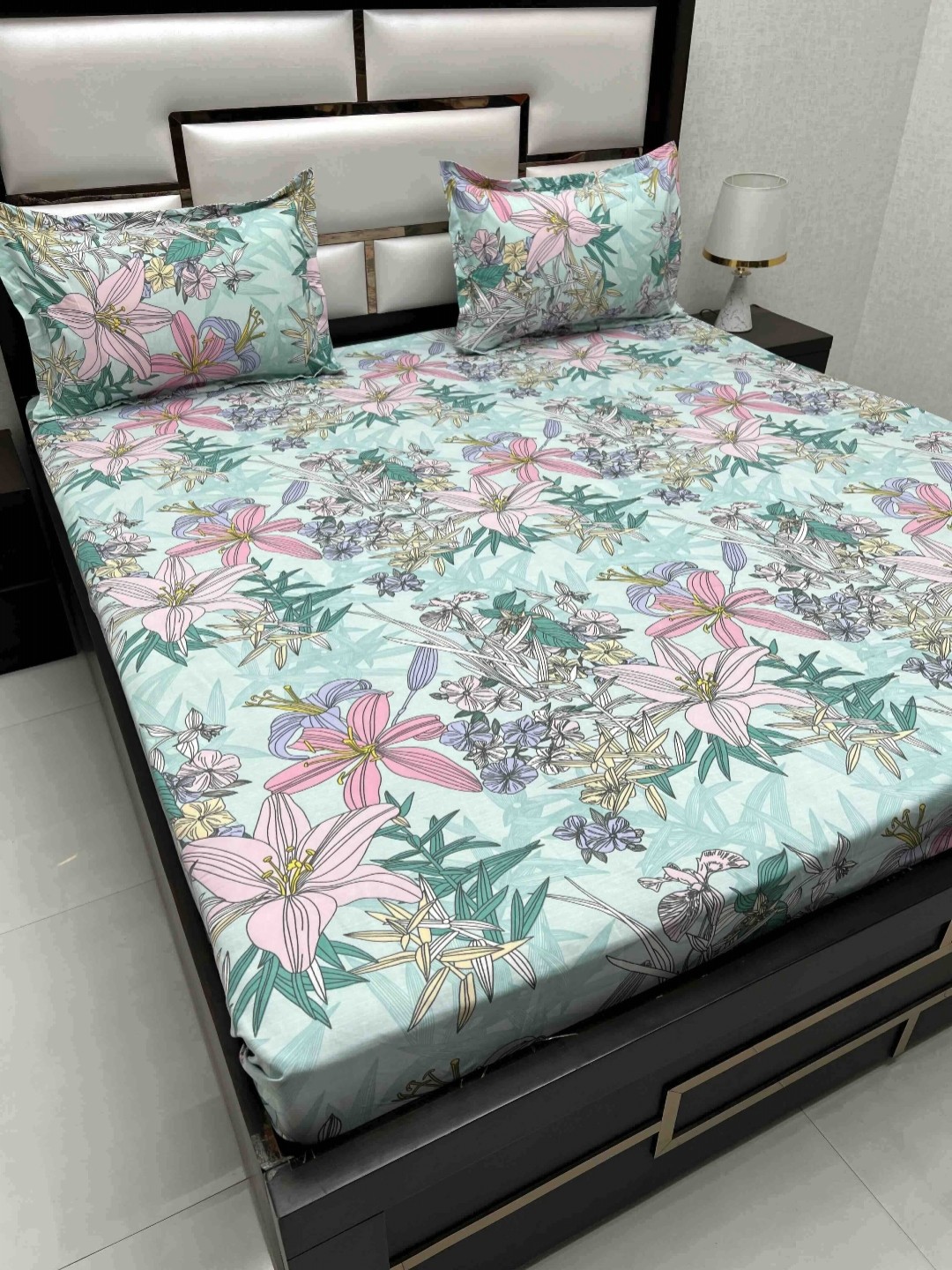 

Pure Decor Amulya Green Floral Printed 210 TC Queen Bedsheet Set 2.25 m x 2.55 m