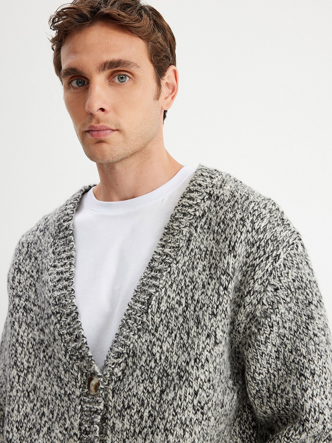 

Koton Men V-Neck Cardigan, Grey