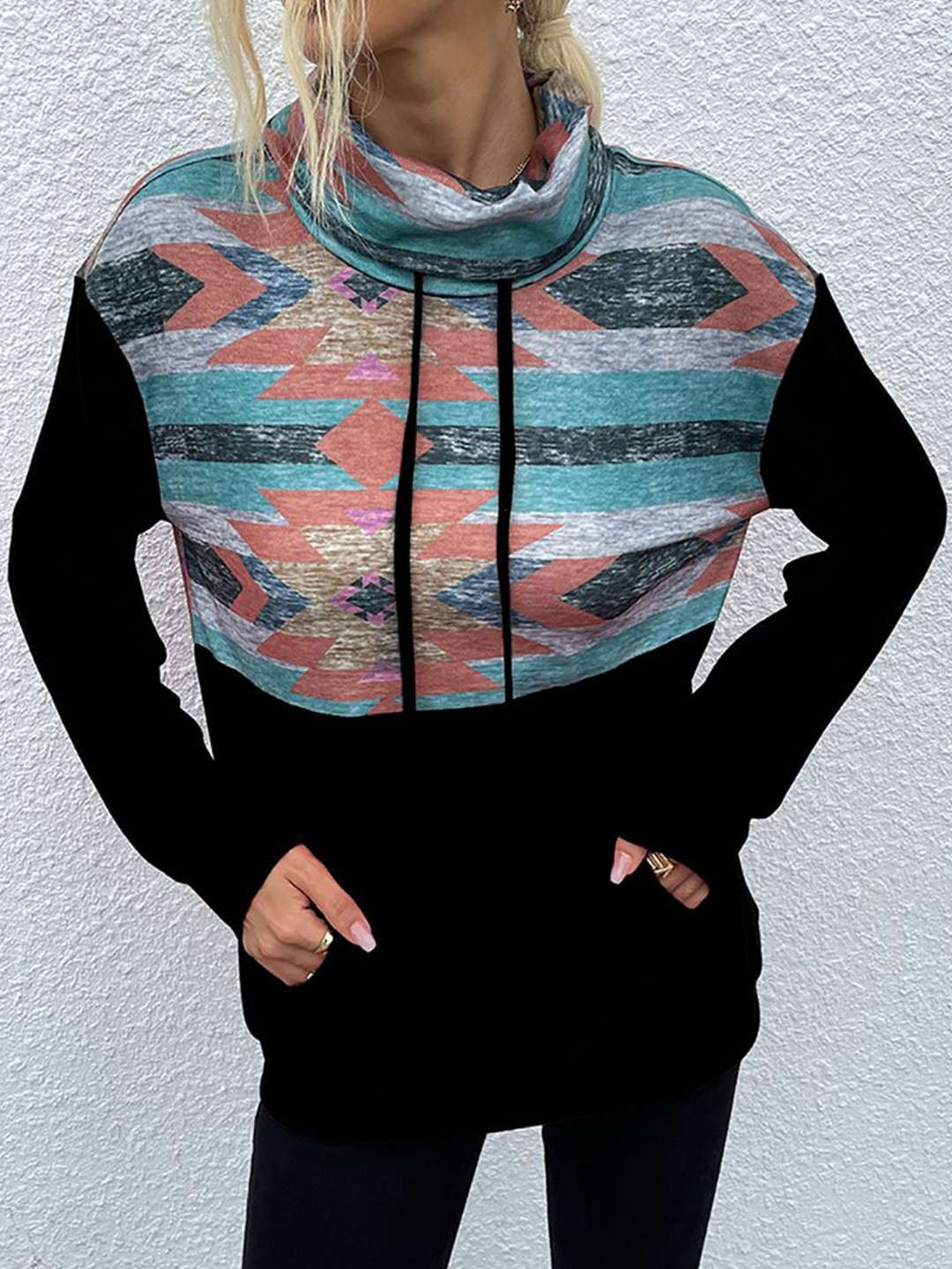 

StyleCast x Revolte Women Colourblocked Sweatshirt, Black