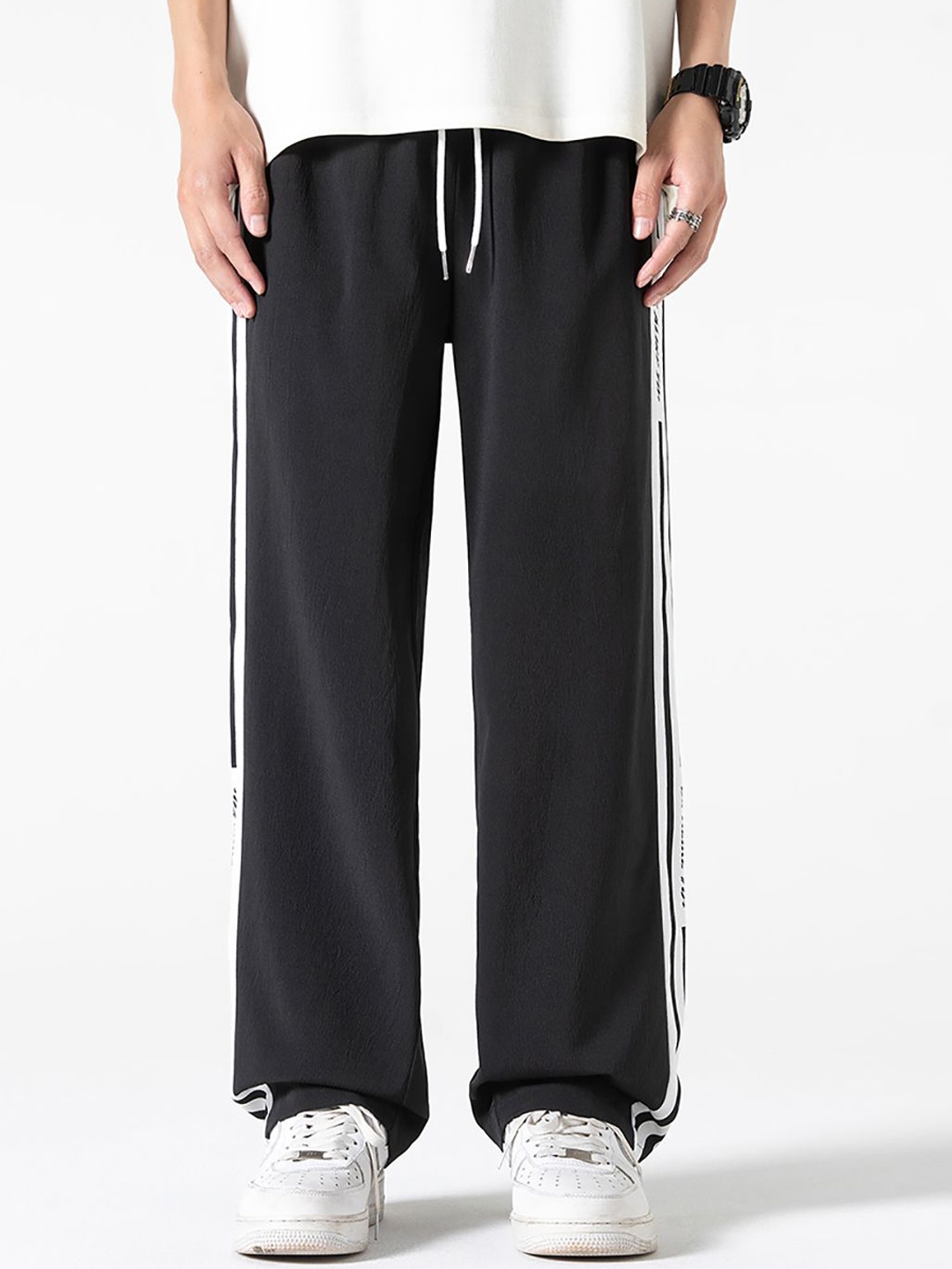 

StyleCast x Revolte Men Mid-Rise Loose Fit Easy Wash Trousers, Black