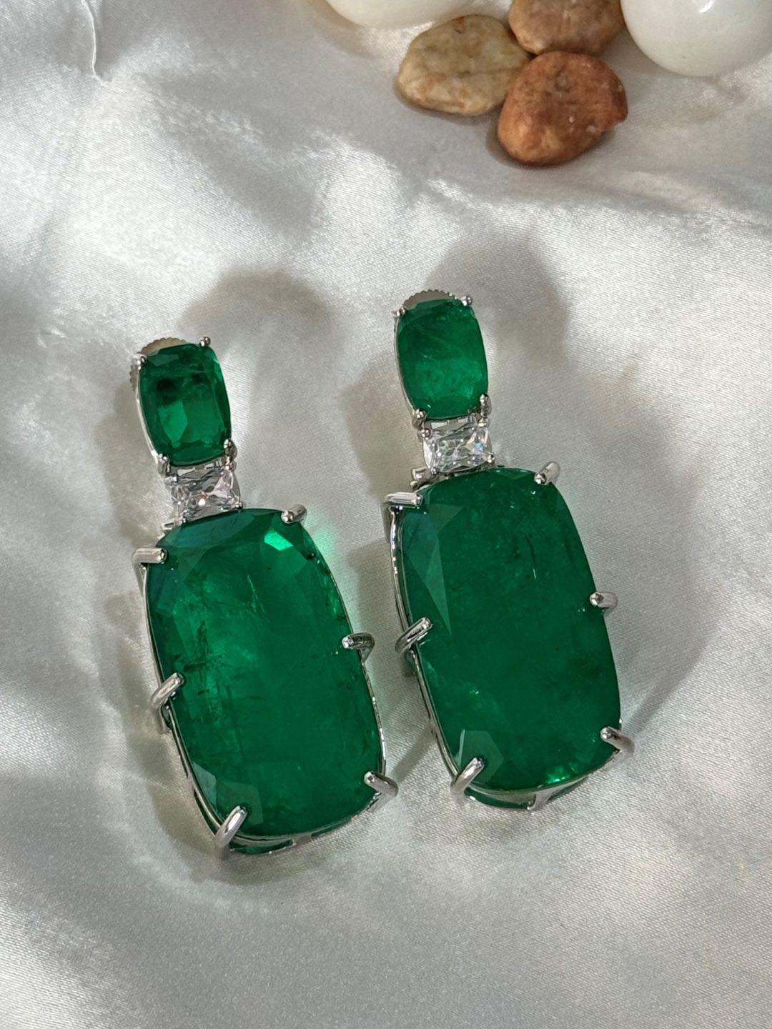 

The Jewellery Tale Contemporary Drop Earrings, Green