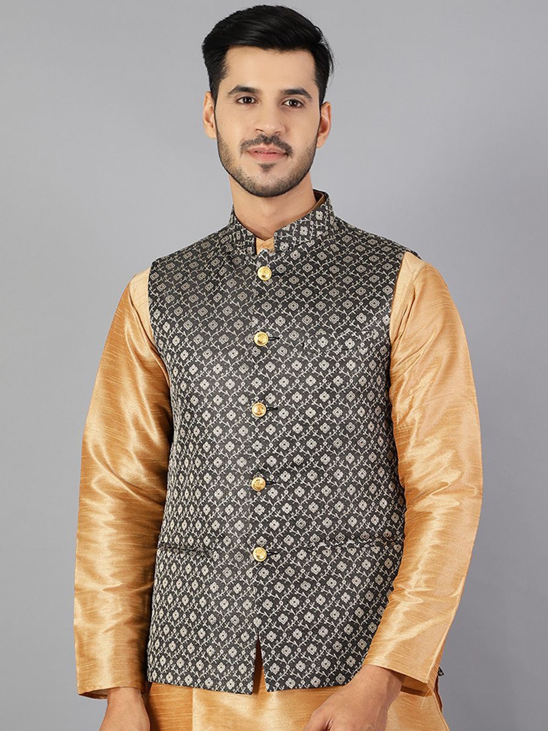 

Wintage Mandarin Collar Straight Kurta with Pyjamas, Gold