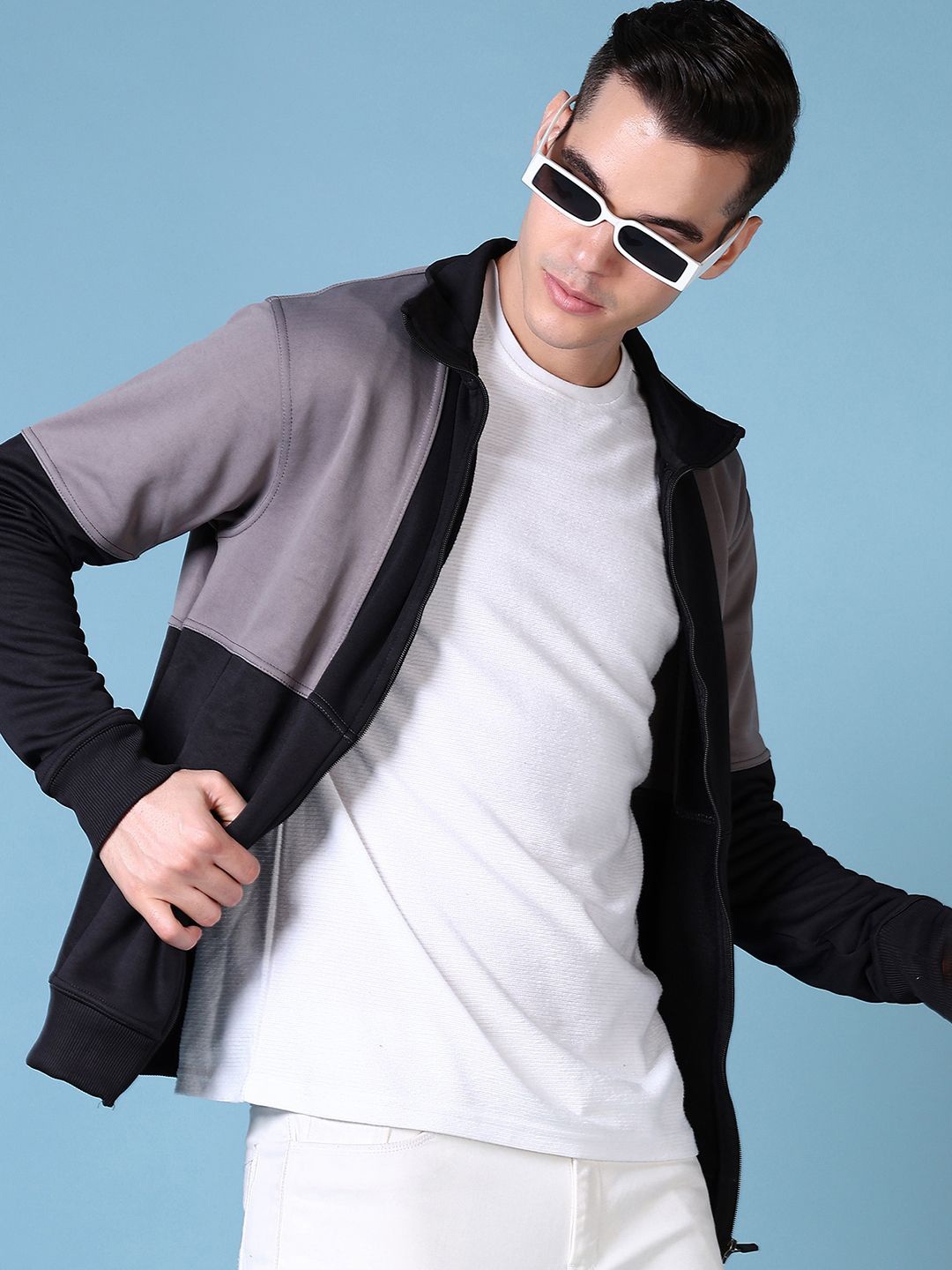 

V-Mart Men Colourblocked Sweatshirt, Black