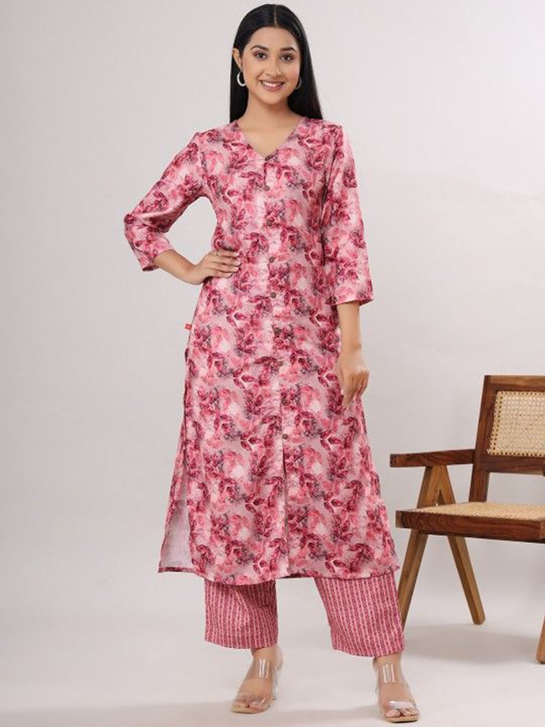 

Chandbaali Floral Printed Pure Wool Straight Kurta With Trousers, Pink