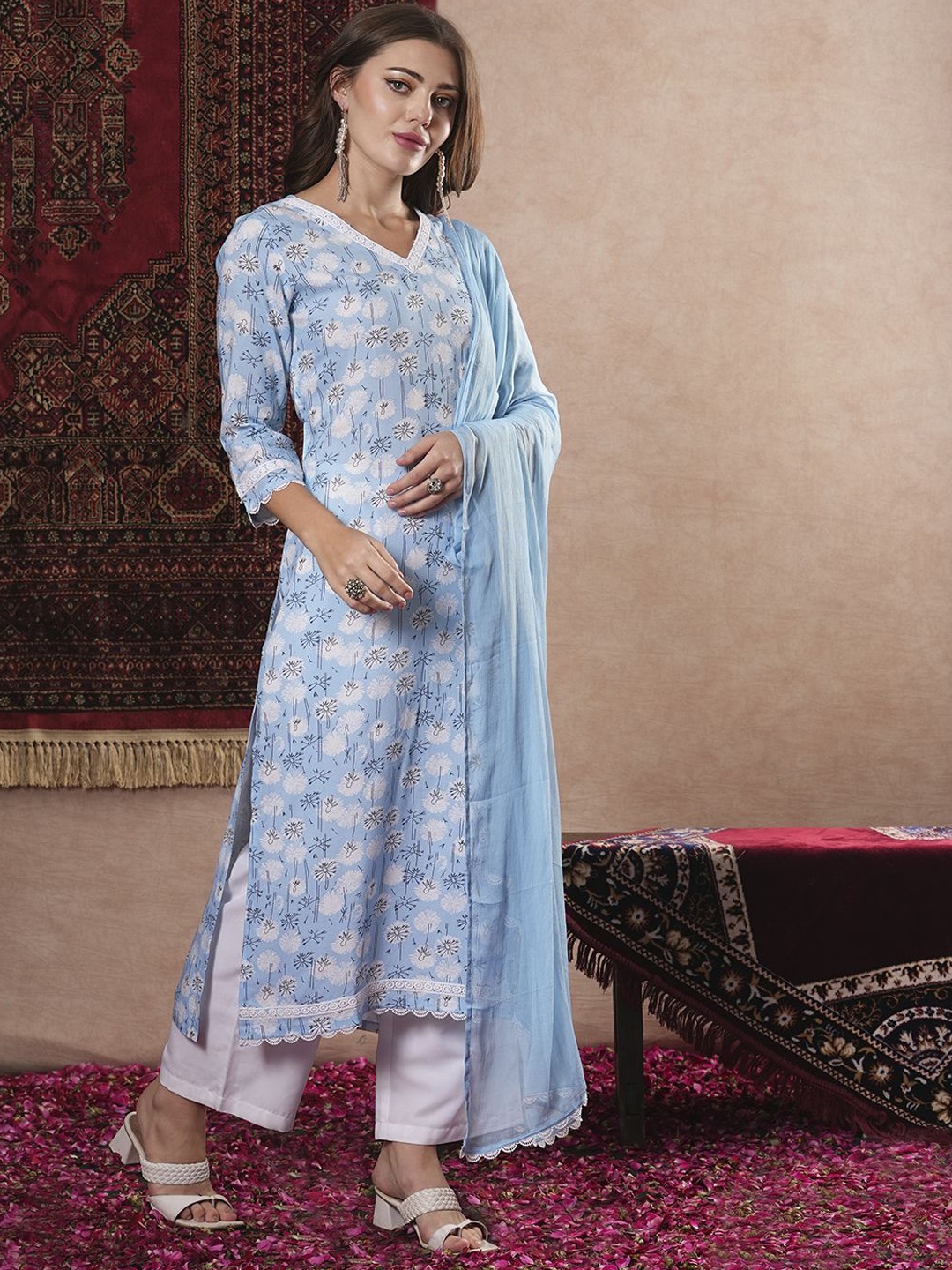 

GoSriKi Floral Printed V-Neck Straight Kurta With Palazzo & Dupatta, Blue