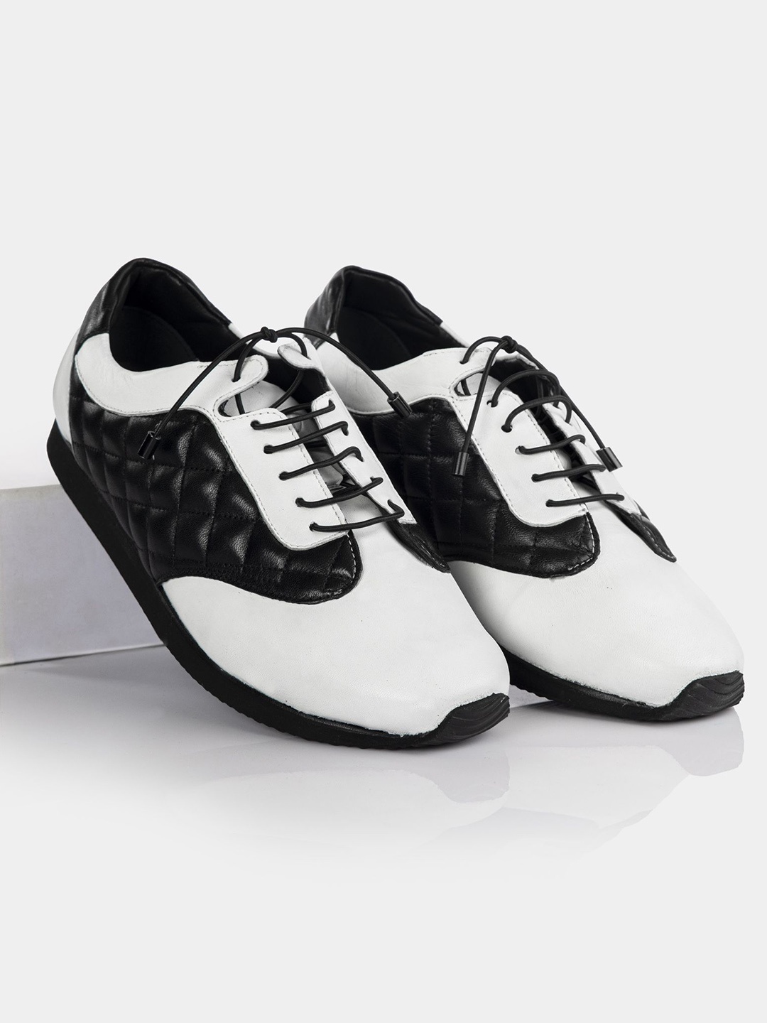 

LA MARCA Men Colourblocked Leather Sneakers, White