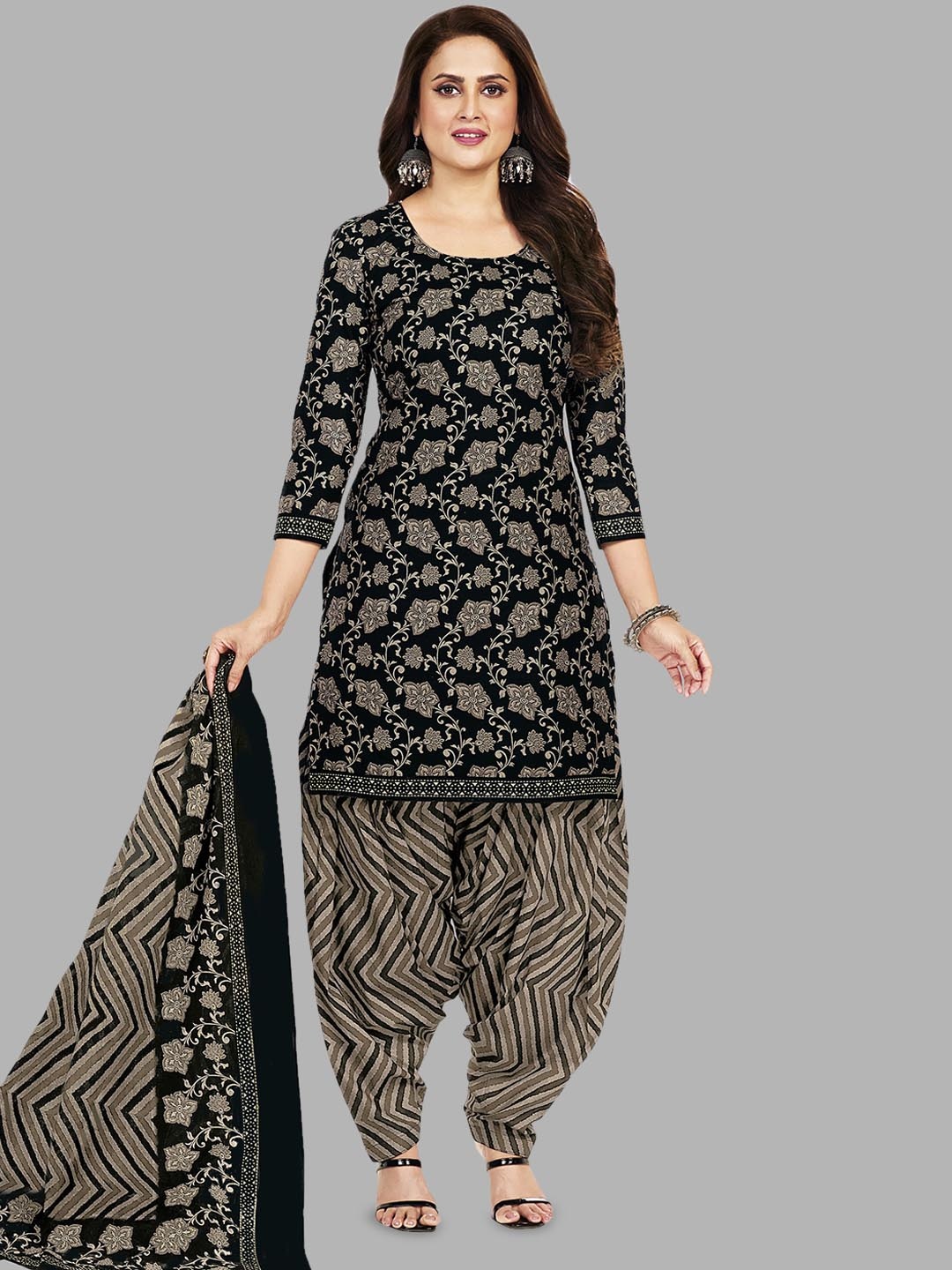 

MIRAAN Women Floral Printed Regular Pure Cotton Kurta with Patiala & With Dupatta, Black