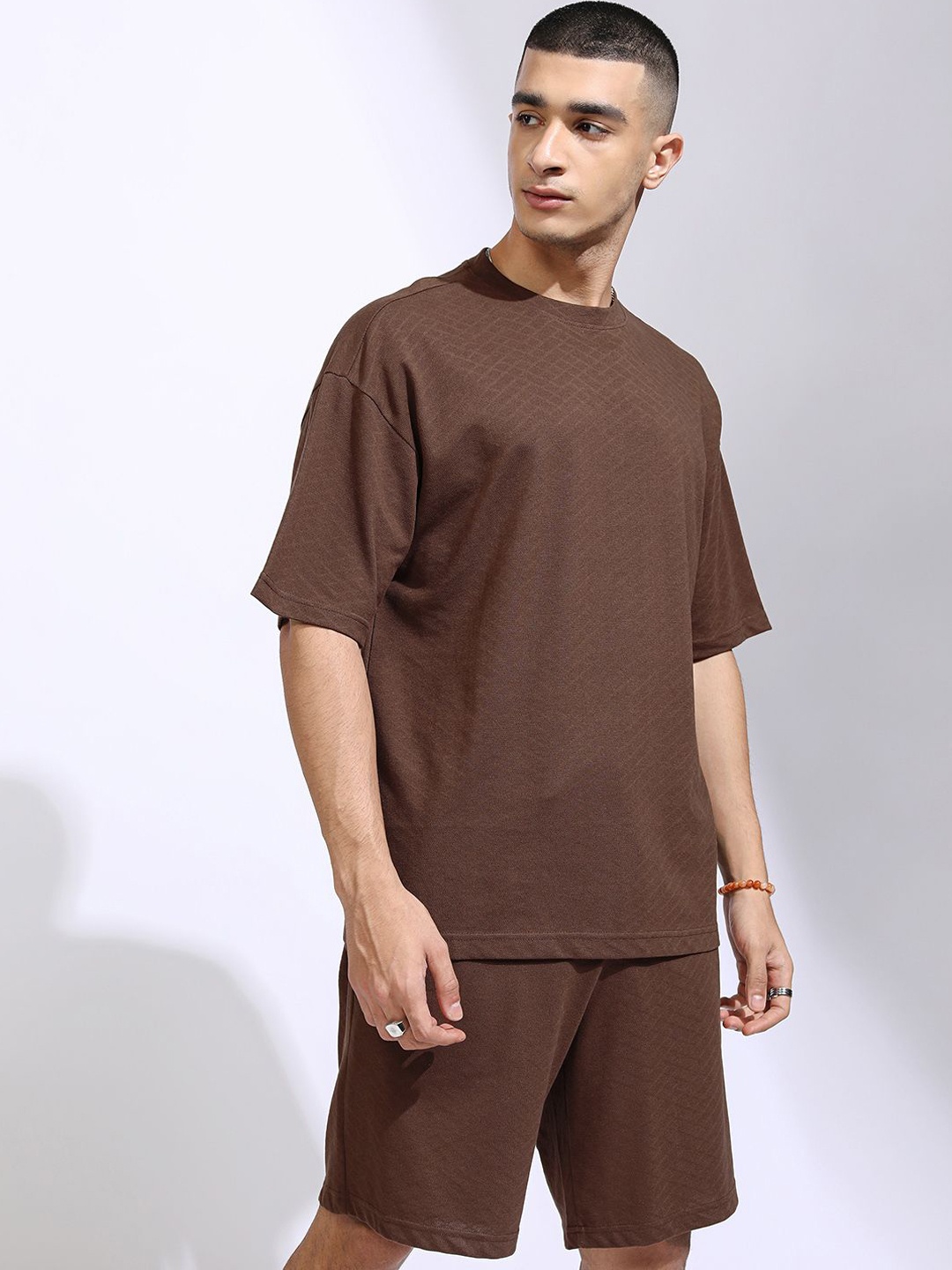 

HIGHLANDER Textured Self Design Oversized T-shirt With Shorts, Brown