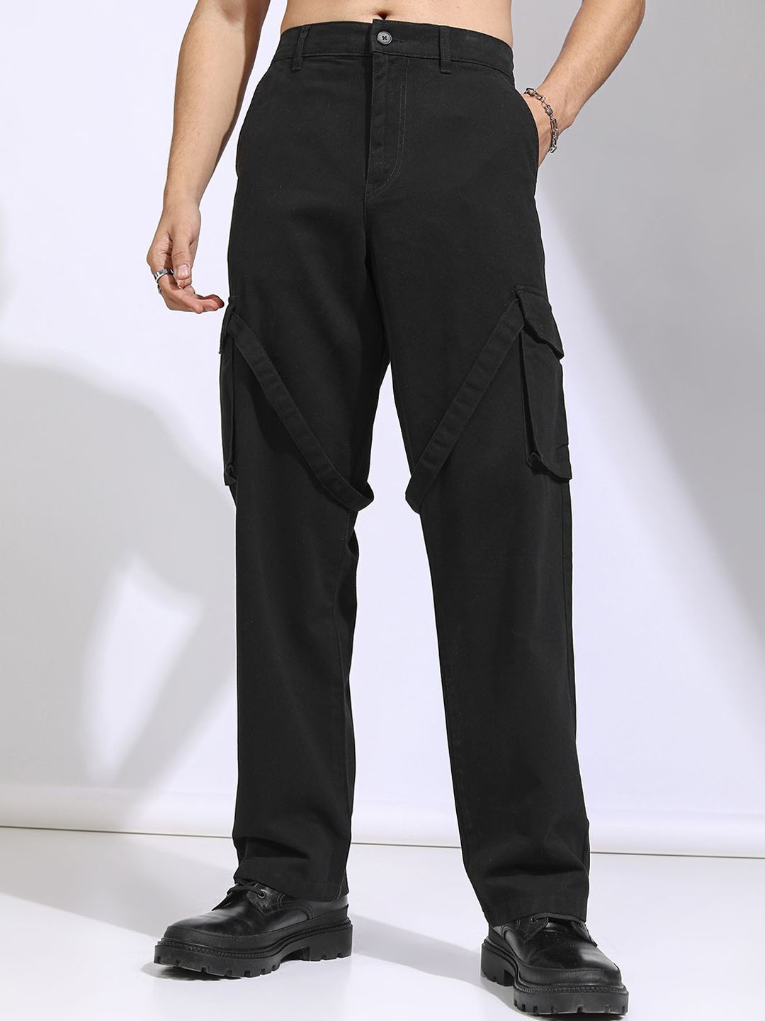 

HIGHLANDER Men Straight Fit Cotton Cargo Trouser, Black