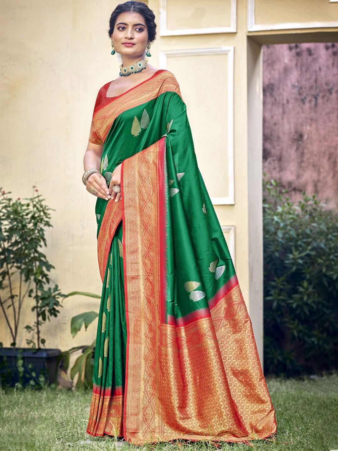 

SANGAM PRINTS Ethnic Motifs Woven Design Zari Tussar Designer Saree, Green
