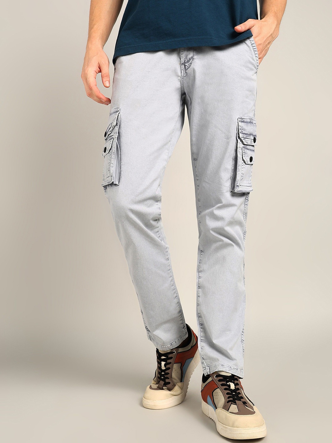 

AFLASH Men High-Rise Light Fade Jeans, Grey