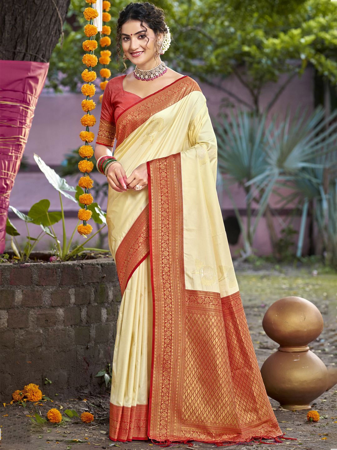 

SANGAM PRINTS Woven Design Zari Tussar Saree, Cream