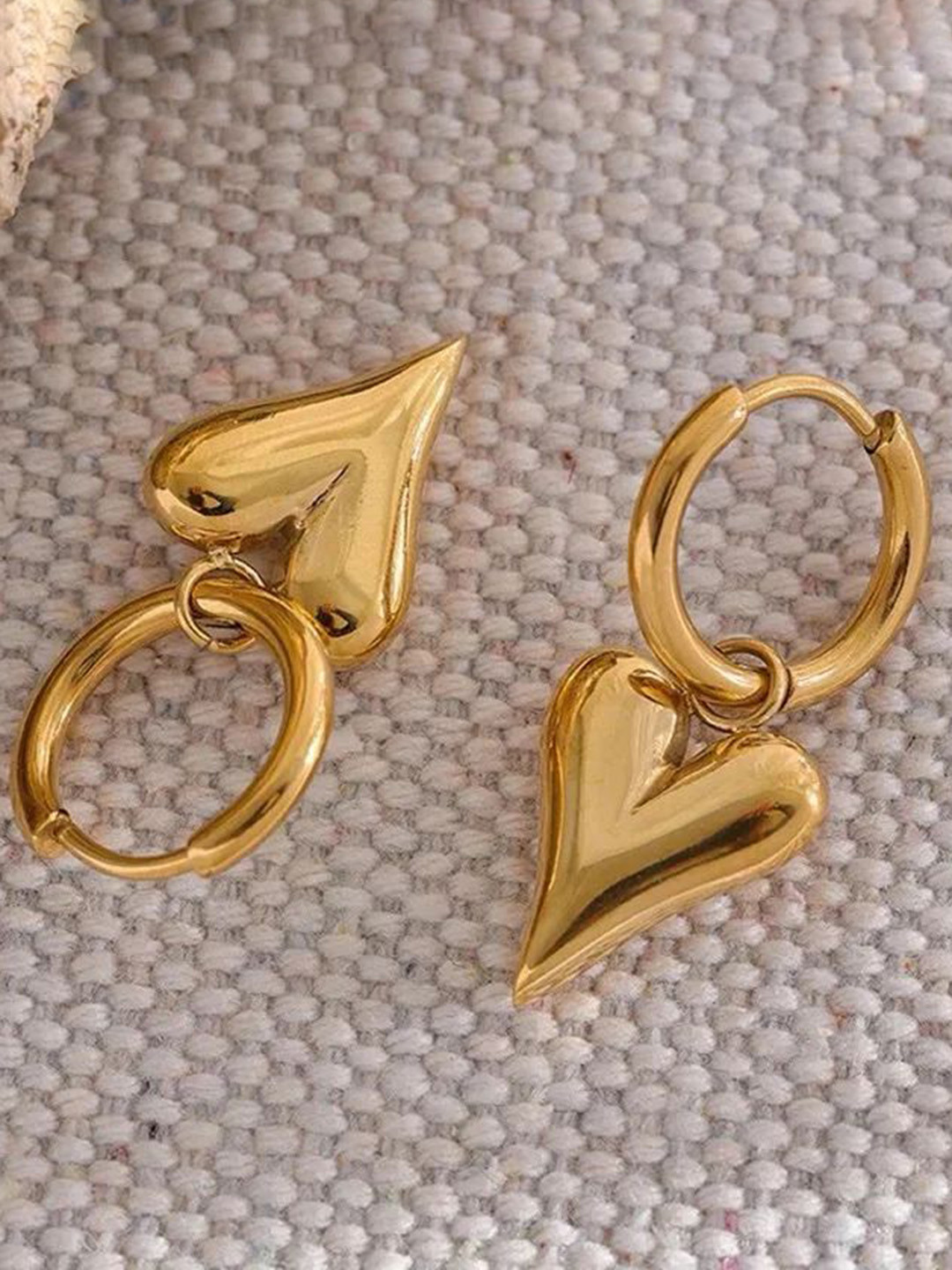 

DressBerry Contemporary Studs Earrings, Gold