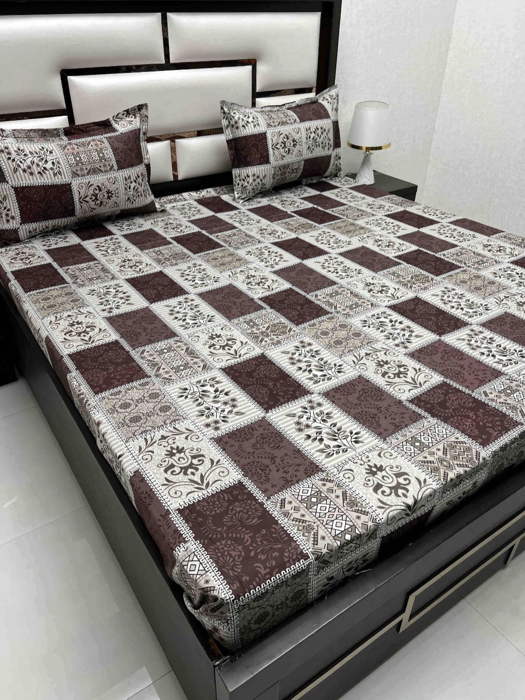 

Pure Decor Amulya Brown Floral Printed ure Cotton 260 TC King Bedsheet Set 2.73 x 2.73 m