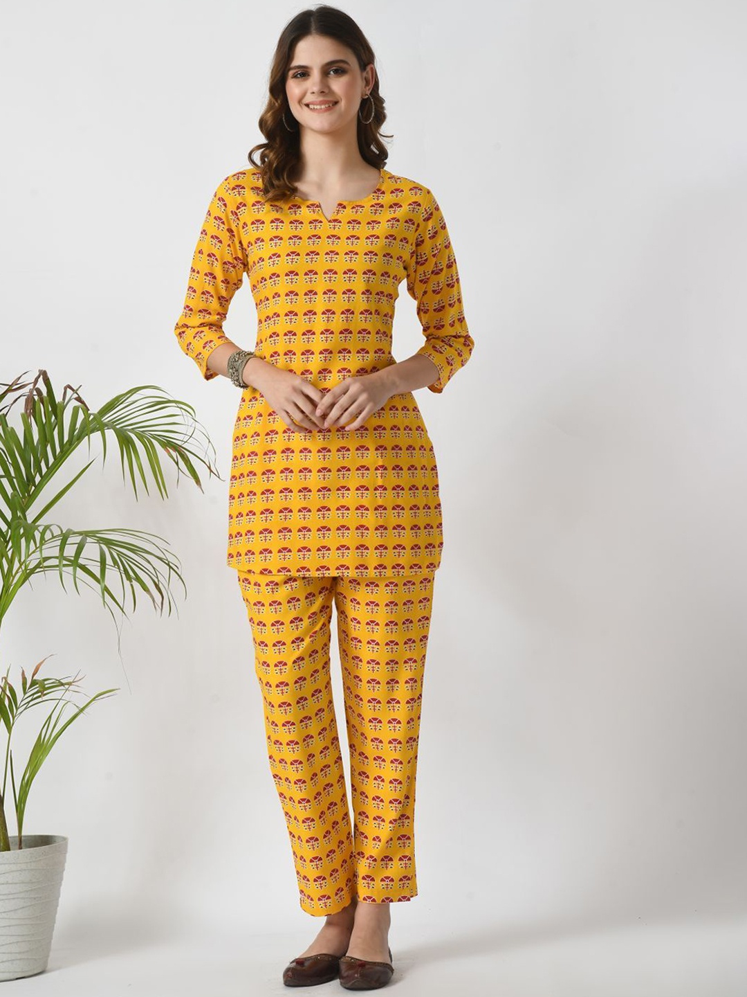 

DHANOTA Women Printed Pure Cotton Tunic & Trouser, Yellow