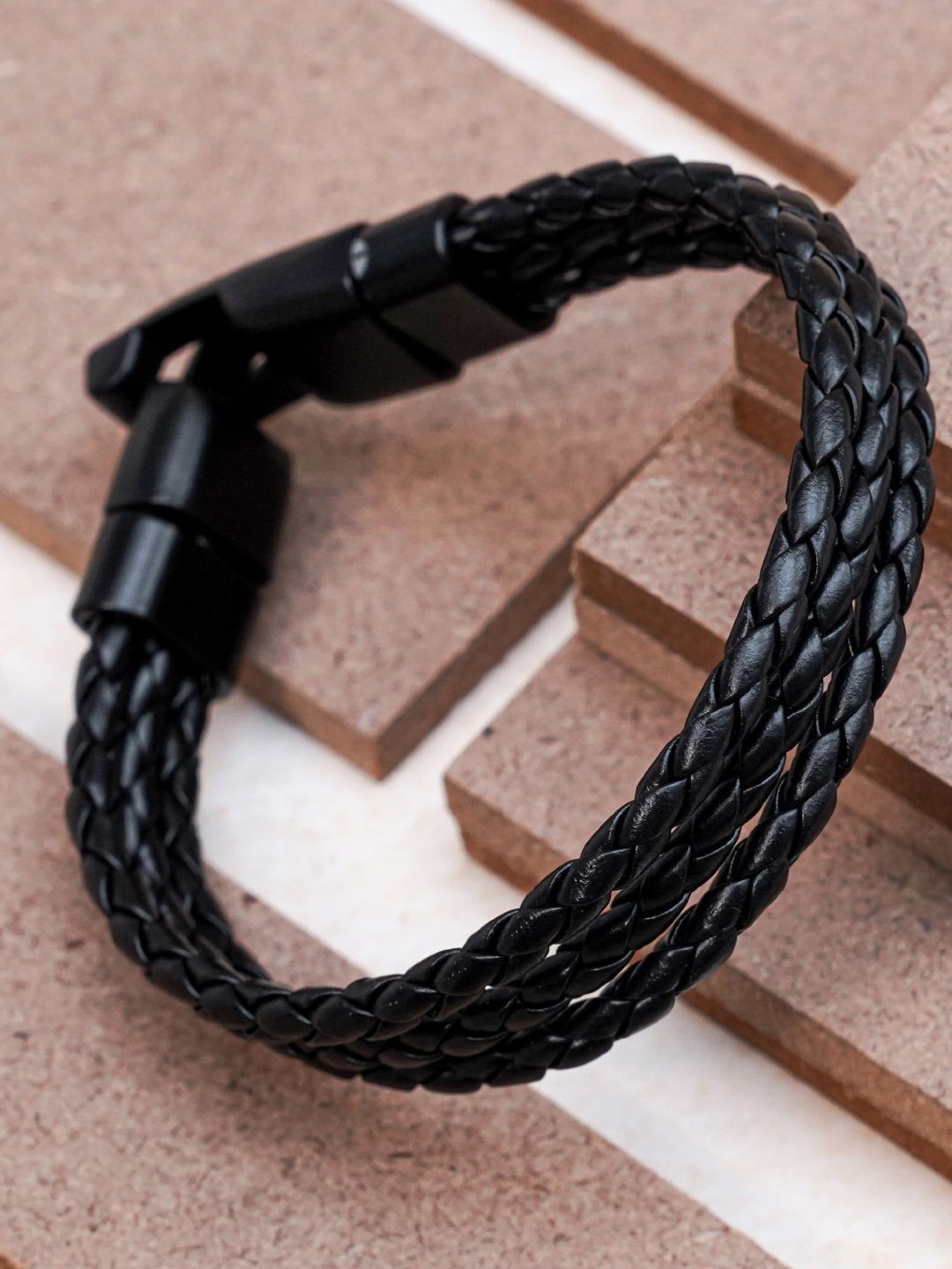 

SWASHAA Neo Men Leather Rhodium-Plated Wraparound Bracelet, Black