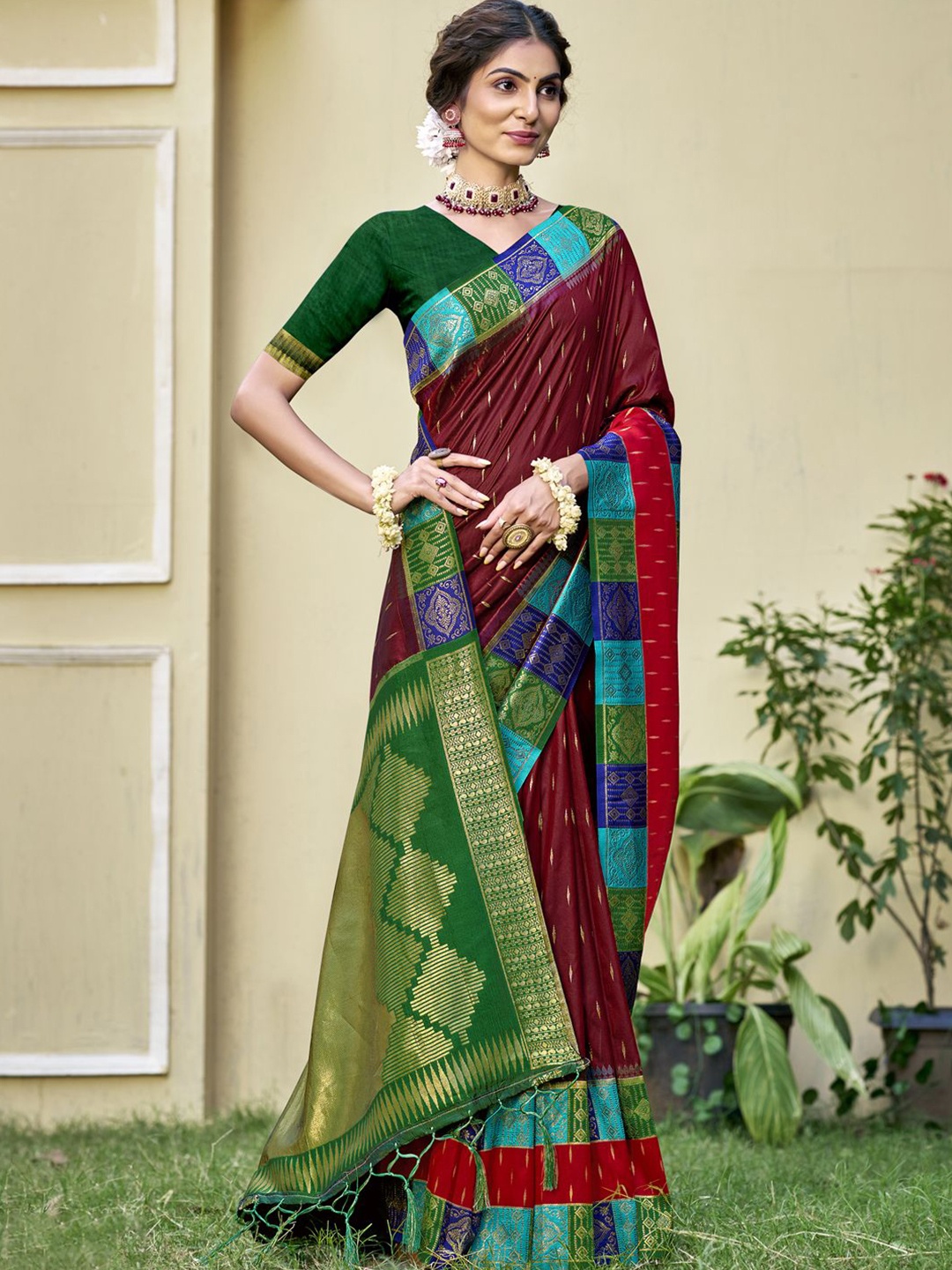 

SANGAM PRINTS Woven Design Zari Tussar Saree, Maroon