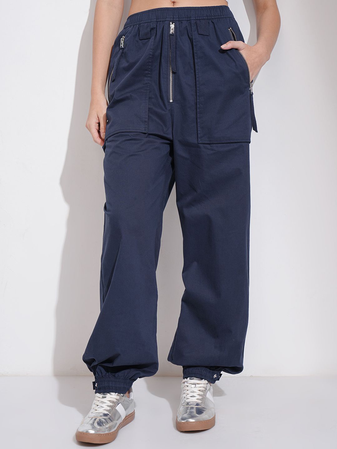 

Street By Tokyo Talkies Women Loose Fit Pleated Cargos Trousers, Navy blue